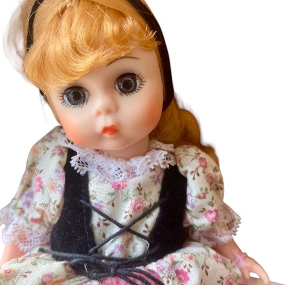 Vintage Madame Alexander Doll 8” Goldilocks “497 - Picture 2 of 3